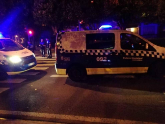 Un hombre de 46 años ha resultado herido grave y se encuentra en la UCI tras ser atropellado esta madrugada en la avenida Baja Navarra de Pamplona mientras, según las primeras investigaciones, cruzaba un paso de peatones con el semáforo en rojo.