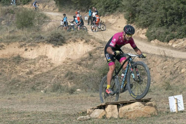 La localidad de Tierra Estella acogió este domingo al disputa de la prueba ciclista.