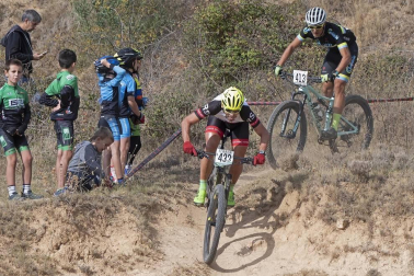 La localidad de Tierra Estella acogió este domingo al disputa de la prueba ciclista.