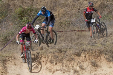La localidad de Tierra Estella acogió este domingo al disputa de la prueba ciclista.