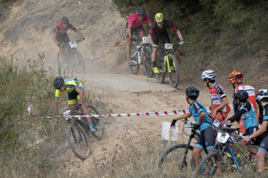 La localidad de Tierra Estella acogió este domingo al disputa de la prueba ciclista.