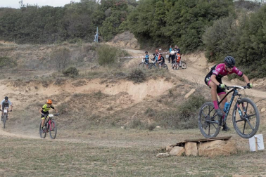 La localidad de Tierra Estella acogió este domingo al disputa de la prueba ciclista.