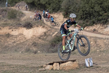 La localidad de Tierra Estella acogió este domingo al disputa de la prueba ciclista.