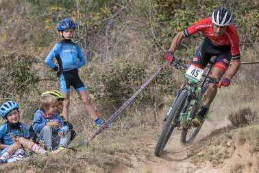 La localidad de Tierra Estella acogió este domingo al disputa de la prueba ciclista.