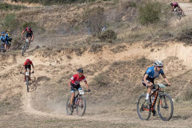 La localidad de Tierra Estella acogió este domingo al disputa de la prueba ciclista.