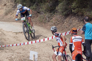 La localidad de Tierra Estella acogió este domingo al disputa de la prueba ciclista.