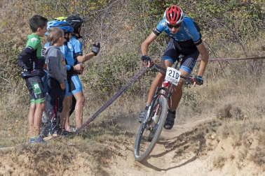La localidad de Tierra Estella acogió este domingo al disputa de la prueba ciclista.