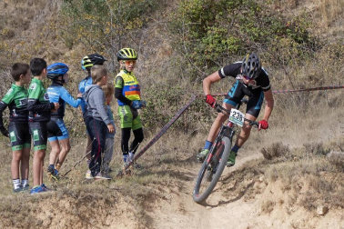 La localidad de Tierra Estella acogió este domingo al disputa de la prueba ciclista.