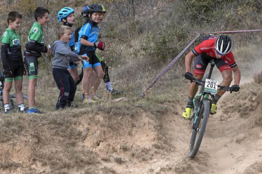 La localidad de Tierra Estella acogió este domingo al disputa de la prueba ciclista.