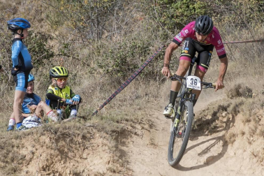 La localidad de Tierra Estella acogió este domingo al disputa de la prueba ciclista.