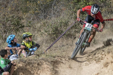La localidad de Tierra Estella acogió este domingo al disputa de la prueba ciclista.
