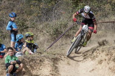 La localidad de Tierra Estella acogió este domingo al disputa de la prueba ciclista.