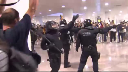 Al menos un detenido en el intento de la 'toma independentista' de El Prat