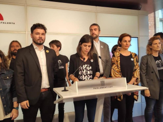 Gabriel Rufián, Marta Vilalta y Anna Caula, junto a diputados y dirigentes de ERC.