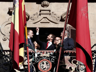 El presidente del PP y candidato a la Presidencia del Gobierno, Pablo Casado, se ha reunido este viernes en Pamplona con el presidente de UPN, Javier Esparza, y el alcalde de la capital navarra, Enrique Maya.