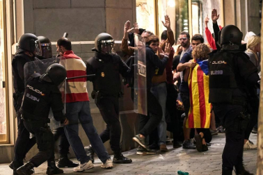 El Eixample de Barcelona se transformó este martes en el escenario de una batalla campal