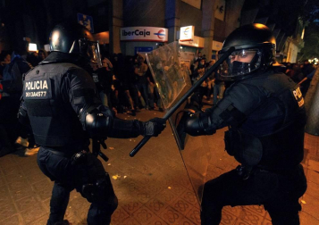 El Eixample de Barcelona se transformó este martes en el escenario de una batalla campal