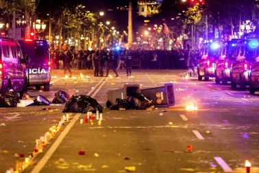 El Eixample de Barcelona se transformó este martes en el escenario de una batalla campal
