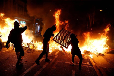 El Eixample de Barcelona se transformó este martes en el escenario de una batalla campal