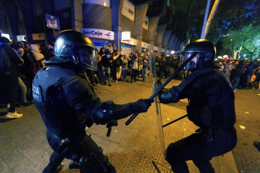 El Eixample de Barcelona se transformó este martes en el escenario de una batalla campal