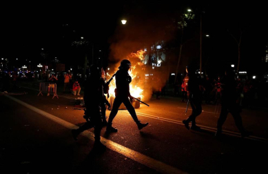 El Eixample de Barcelona se transformó este martes en el escenario de una batalla campal