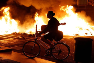 El Eixample de Barcelona se transformó este martes en el escenario de una batalla campal