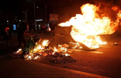 El Eixample de Barcelona se transformó este martes en el escenario de una batalla campal