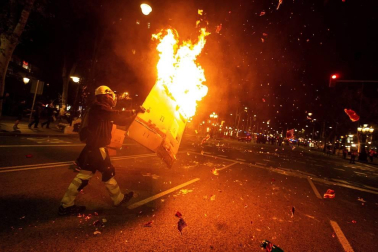 El Eixample de Barcelona se transformó este martes en el escenario de una batalla campal