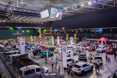 Más de 300 vehículos kilómetro cero llenaron las instalaciones del Navarra Arena para disfrute de los amantes del motor. Bajo la organización del grupo Mundomóvil, el Outlet Navarra Motor Show ofertó vehículos a precios especiales de liquidación, que llegaron a ofrecer descuentos de  hasta un 50%.