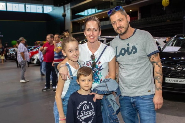 Más de 300 vehículos kilómetro cero llenaron las instalaciones del Navarra Arena para disfrute de los amantes del motor. Bajo la organización del grupo Mundomóvil, el Outlet Navarra Motor Show ofertó vehículos a precios especiales de liquidación, que llegaron a ofrecer descuentos de  hasta un 50%.