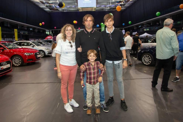 Más de 300 vehículos kilómetro cero llenaron las instalaciones del Navarra Arena para disfrute de los amantes del motor. Bajo la organización del grupo Mundomóvil, el Outlet Navarra Motor Show ofertó vehículos a precios especiales de liquidación, que llegaron a ofrecer descuentos de  hasta un 50%.
