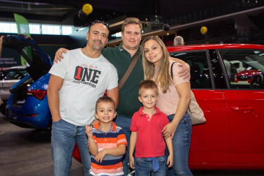 Más de 300 vehículos kilómetro cero llenaron las instalaciones del Navarra Arena para disfrute de los amantes del motor. Bajo la organización del grupo Mundomóvil, el Outlet Navarra Motor Show ofertó vehículos a precios especiales de liquidación, que llegaron a ofrecer descuentos de  hasta un 50%.