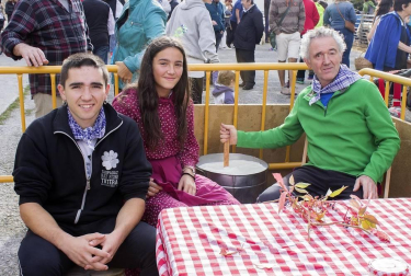 La octava edición del Día del pastor de Améscoa volvió a reunir a numerosos curiosos en Eulate, que disfrutaron de las demostraciones de elaboración de queso tradicional, esquileo de ovejas, cardado de lana o deporte rural.