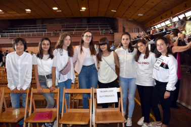 El domingo 13 de octubre se celebró la XXXII Concentración de Coros de la Ribera, que contó con la participación de las agrupaciones de Valtierra, Azagra, Cintruénigo, Tudela, Cascante, Cortes y la localidad anfitriona, Ribaforada. ¡Click! se acercó a disfrutar del pasacalles y posterior concierto en el pabellón polideportivo.