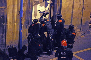 Desalojo del gaztetxe Maravillas, en el Palacio Marqués de Rozalejo, en Pamplona.