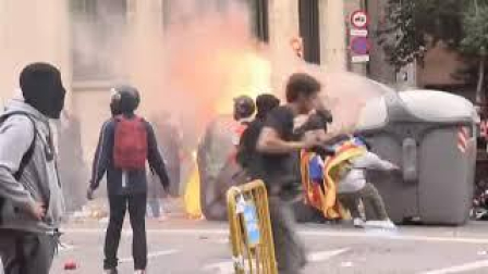 Barricadas en la sede de la Jefatura de Barcelona