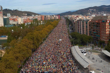 La cinco marchas independentistas colapsan las principales vías de Barcelona