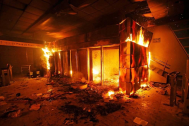 El Gobierno chileno decretó el estado de emergencia tras los disturbios causados en las calles de la capital y otras ciudades tras el anuncio del encarecimiento del billete de metro.