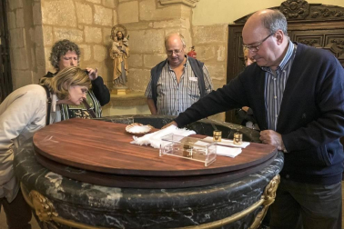 Un centenar de personas participó este sábado en la visita organizada por la Cátedra de Patrimonio y Arte Navarro de la Universidad de Navarra y Diario de Navarra