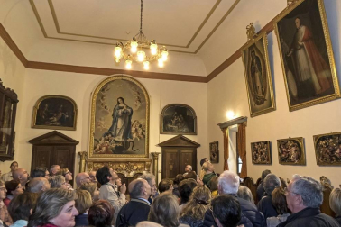 Un centenar de personas participó este sábado en la visita organizada por la Cátedra de Patrimonio y Arte Navarro de la Universidad de Navarra y Diario de Navarra