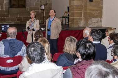Un centenar de personas participó este sábado en la visita organizada por la Cátedra de Patrimonio y Arte Navarro de la Universidad de Navarra y Diario de Navarra