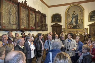 Un centenar de personas participó este sábado en la visita organizada por la Cátedra de Patrimonio y Arte Navarro de la Universidad de Navarra y Diario de Navarra