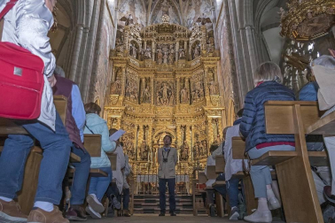 Un centenar de personas participó este sábado en la visita organizada por la Cátedra de Patrimonio y Arte Navarro de la Universidad de Navarra y Diario de Navarra