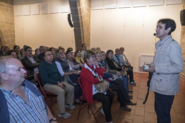 Un centenar de personas participó este sábado en la visita organizada por la Cátedra de Patrimonio y Arte Navarro de la Universidad de Navarra y Diario de Navarra