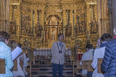 Un centenar de personas participó este sábado en la visita organizada por la Cátedra de Patrimonio y Arte Navarro de la Universidad de Navarra y Diario de Navarra
