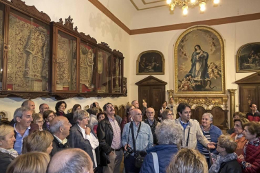 Un centenar de personas participó este sábado en la visita organizada por la Cátedra de Patrimonio y Arte Navarro de la Universidad de Navarra y Diario de Navarra