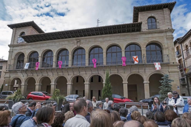 Un centenar de personas participó este sábado en la visita organizada por la Cátedra de Patrimonio y Arte Navarro de la Universidad de Navarra y Diario de Navarra