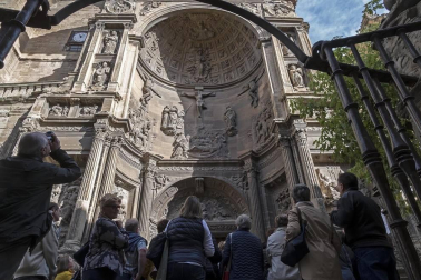 Un centenar de personas participó este sábado en la visita organizada por la Cátedra de Patrimonio y Arte Navarro de la Universidad de Navarra y Diario de Navarra