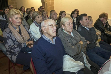 Un centenar de personas participó este sábado en la visita organizada por la Cátedra de Patrimonio y Arte Navarro de la Universidad de Navarra y Diario de Navarra