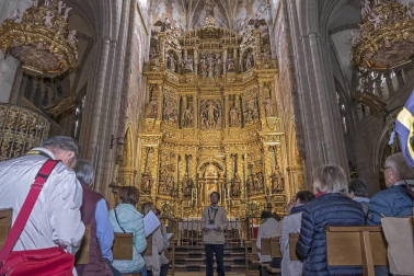 Un centenar de personas participó este sábado en la visita organizada por la Cátedra de Patrimonio y Arte Navarro de la Universidad de Navarra y Diario de Navarra